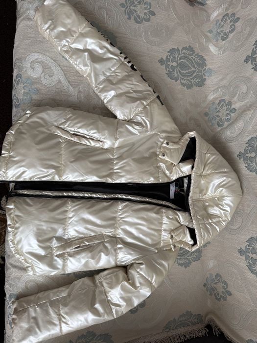 Продам куртку на девочку подростка