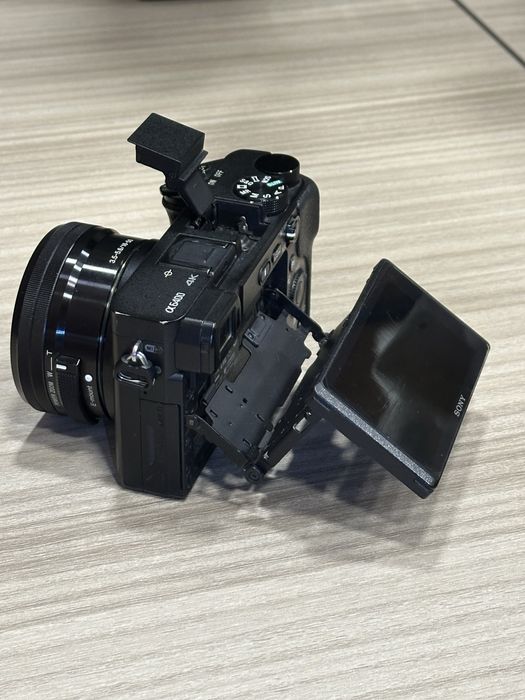 sony a6400 + kit 16-50 + обьектив 18-200 + вспышка godox