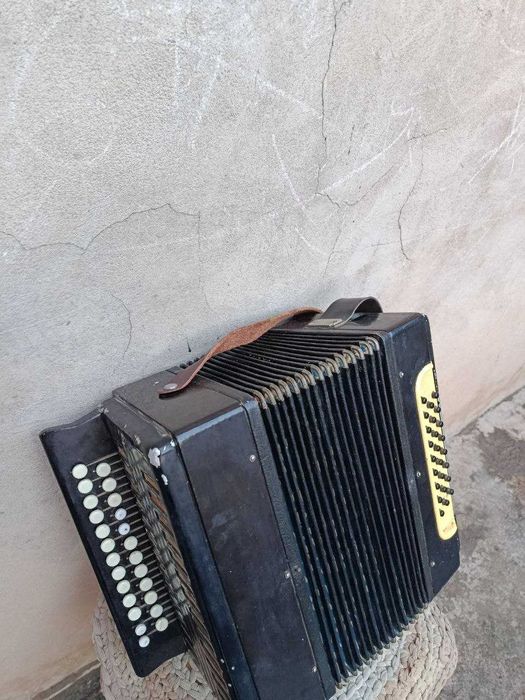 Продам гармонь цена 35000 сум