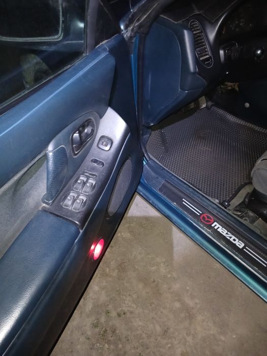 Продам мазду 323 срочно