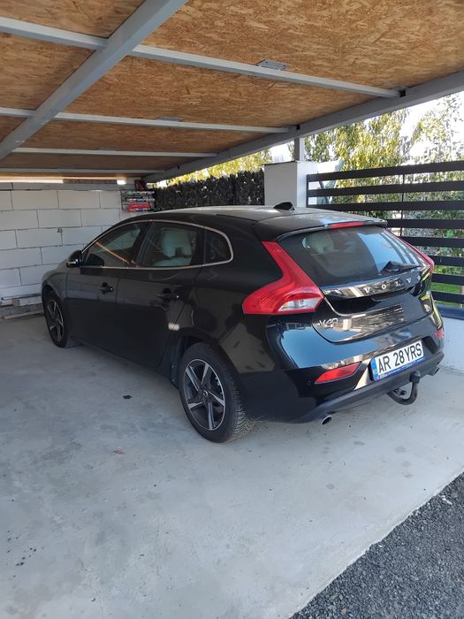 VOLVO V40 2014
