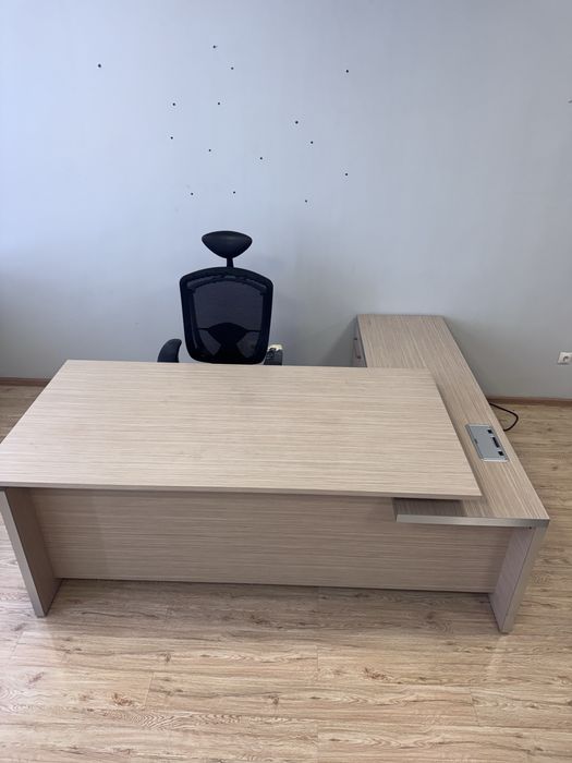 Стол рабочий с креслом