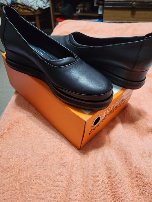 Женские кожаные туфли