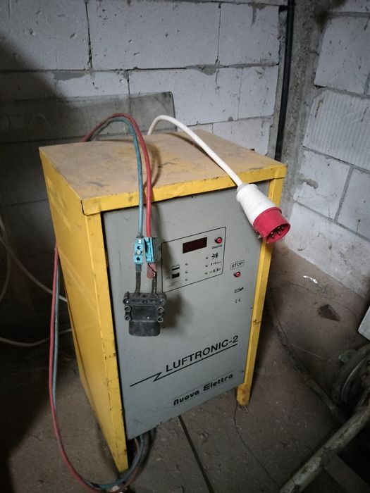 Vand statie incarcare pentru electrostivuitor 80A