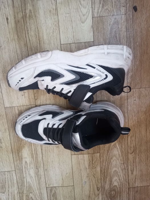 Кроссовки для мальчика 38 р (две пары)