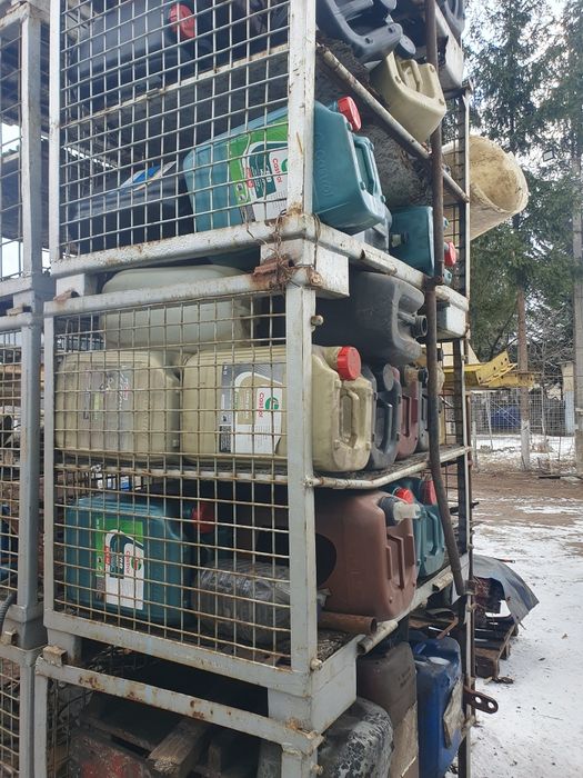 Bidon 20 litri plastic folosit cu urme de ulei