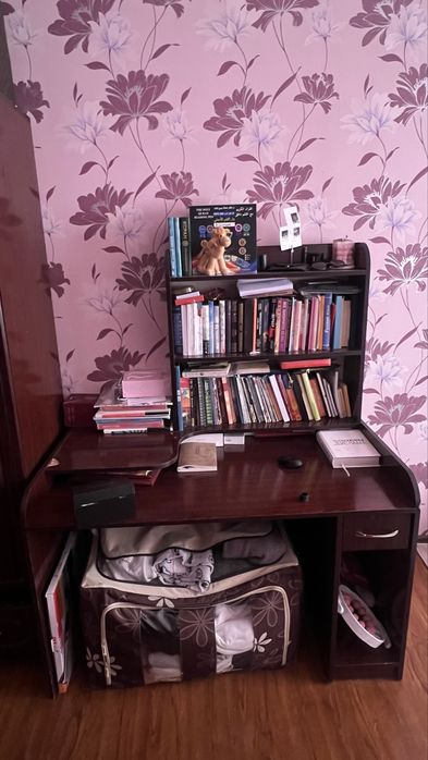 Продаётся компьютерный стол с книжной полкой