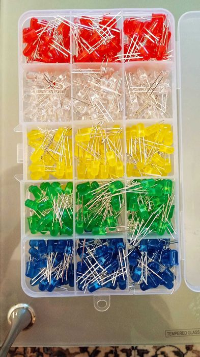 LED 5 mm rosu/alb/portocaliu/verde/albastru, noi, 500 buc, 18 bani/buc