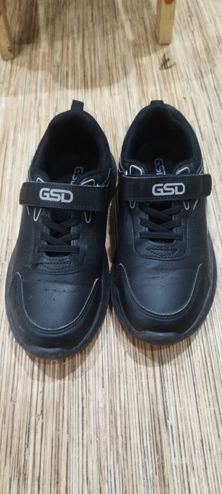 Детские кроссовки