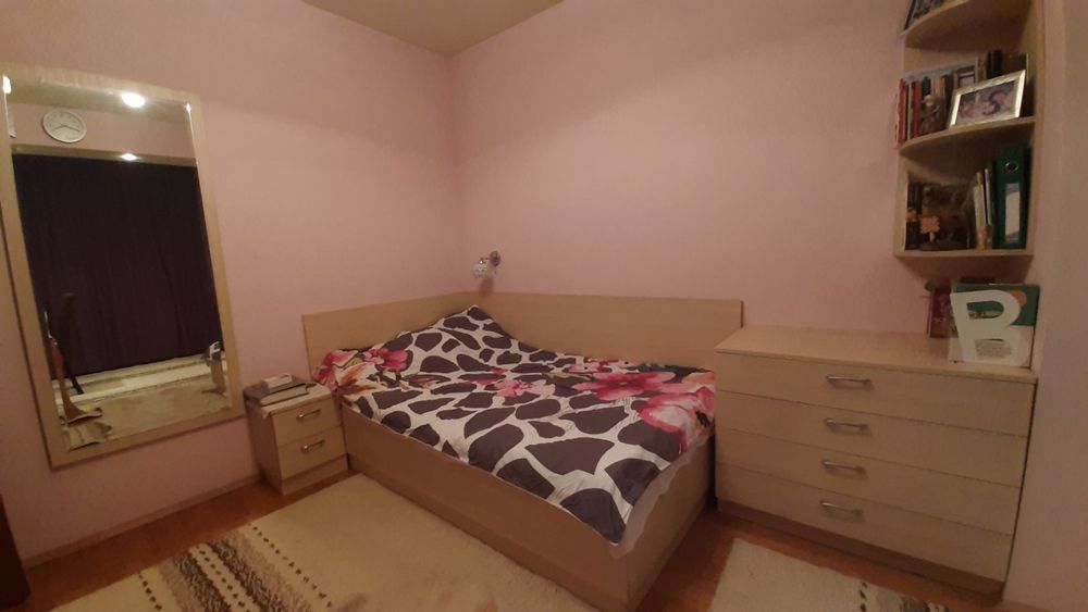 Предлагам обзавеждане на детска стая в много добро състояние с твърд м