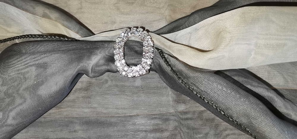 щипка за захващане на шал или за ревер