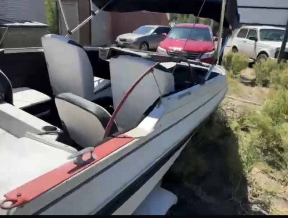 Катер для водной прогулки