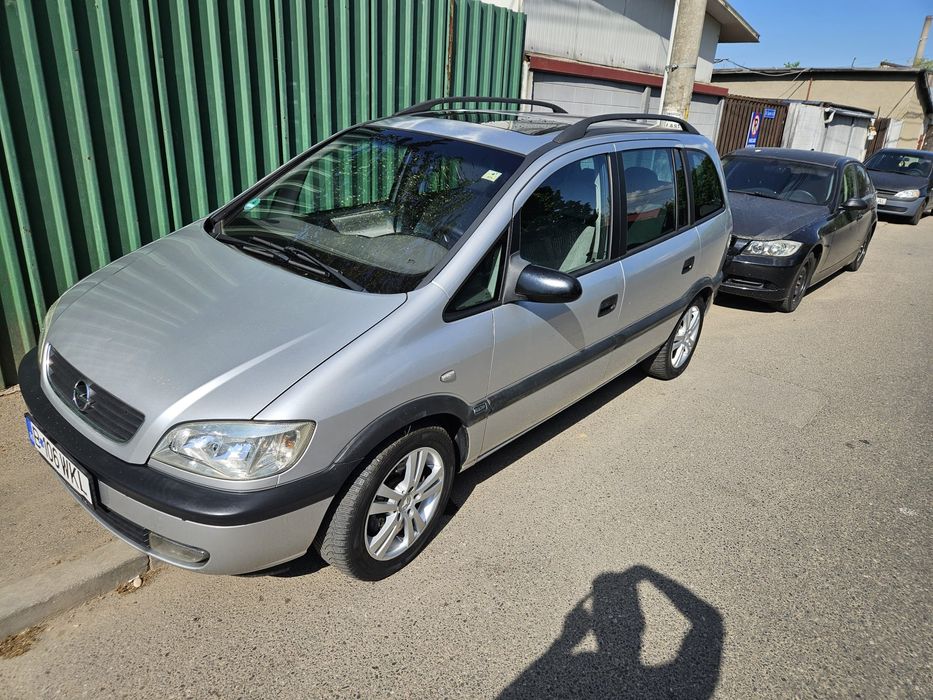 Vând Opel Zafira