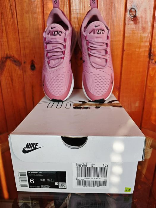 Оригинални маратонки Nike 270