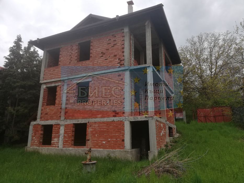 Раздвижена къща груб строеж в с. Рударци