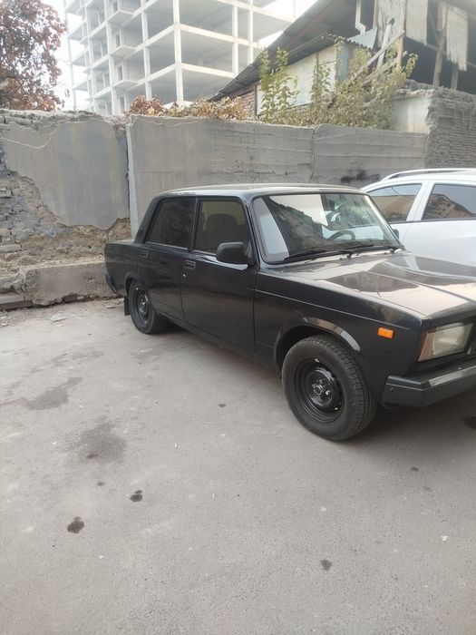 Vaz 2107  sotiladi 2012 yil