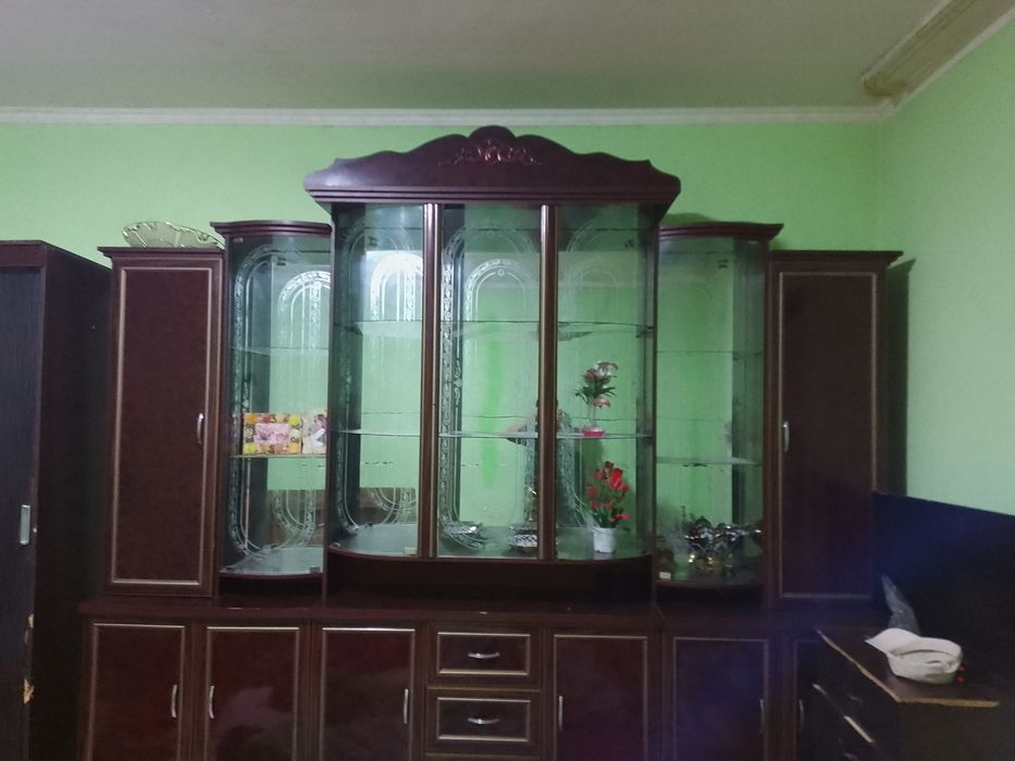 Stenka sotiladi xamma joyi yaxshi xolatda