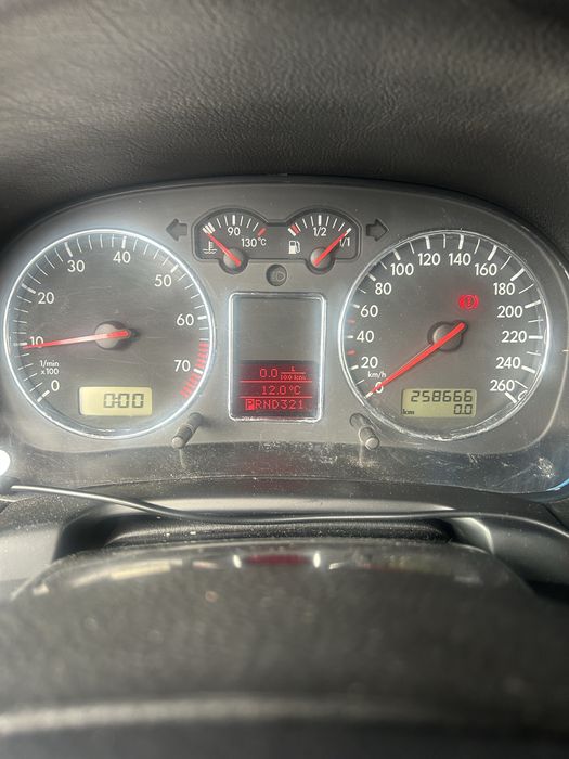 Volkswagen Golf 2000 benzină, 1.900 € — imagine 3