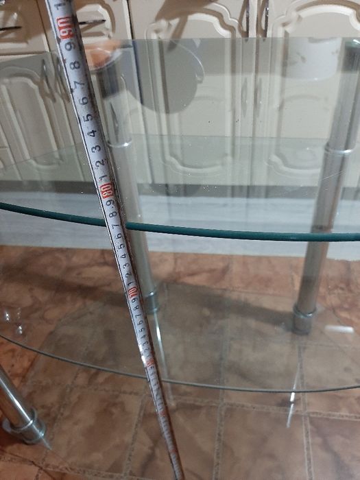 Стол стеклянный на дельфинчиках