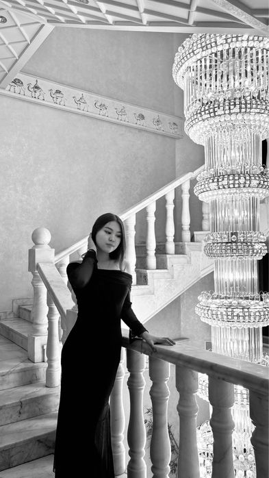 Черная платья носила 1 раз