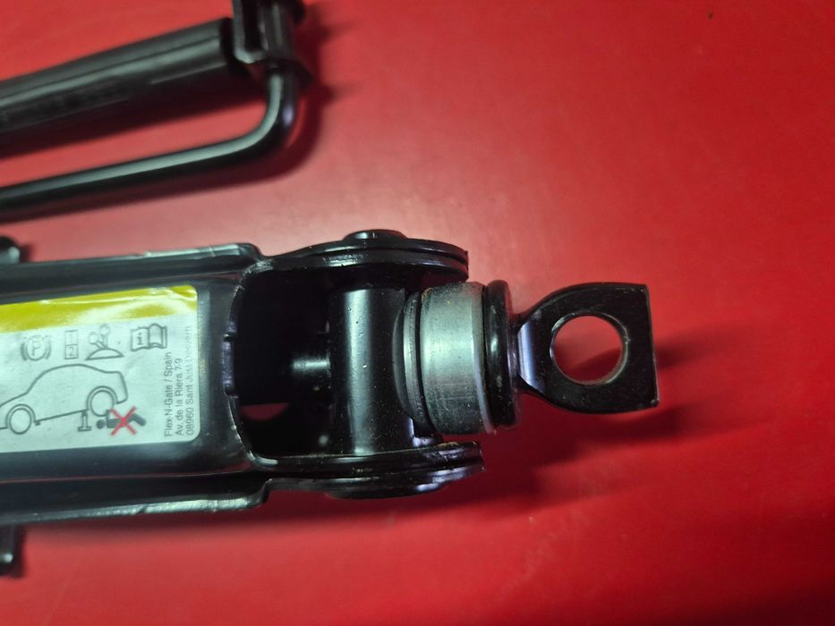 Cric Auto Original OEM VW Passat Touran Arteon / Skoda Superb - COD 3Q0011031A