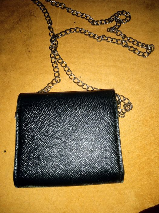 Hermes mini qora sumka sotilvoti chiroyli turadi