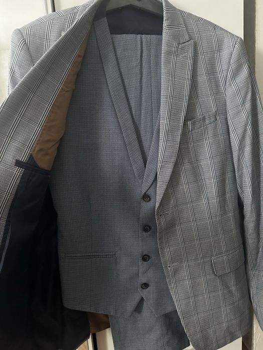 Продам кастюмы молодежные!