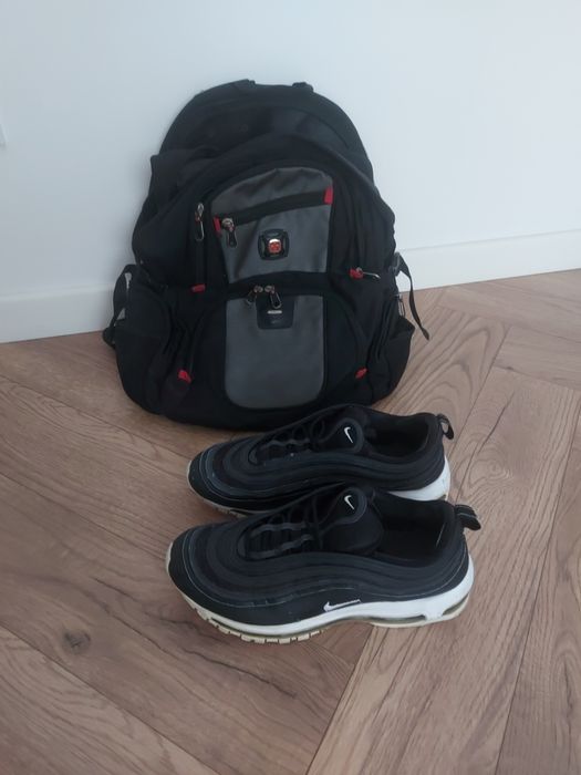 Продам рюкзаки и кроссовки