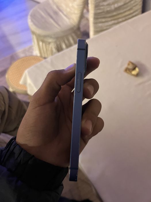 iPhone 13 mini.