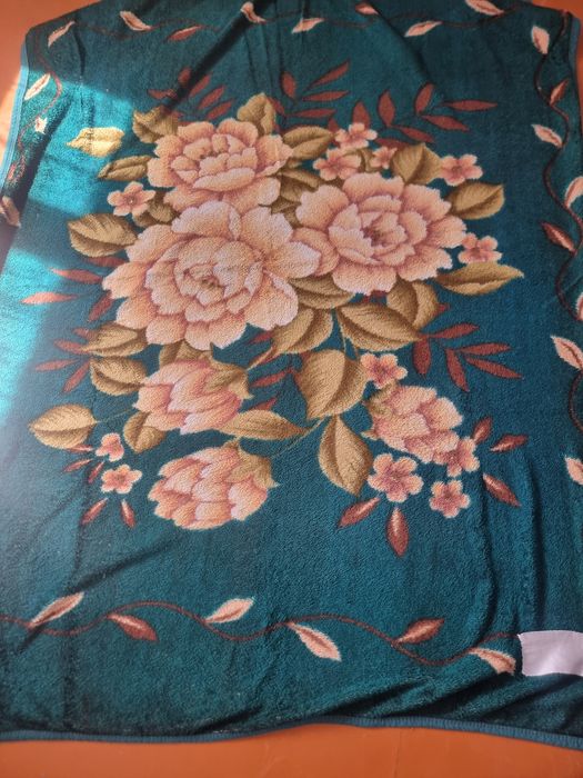 Продам пледы разные