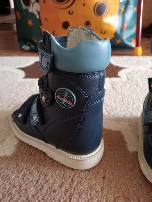 Продам обувь детскую