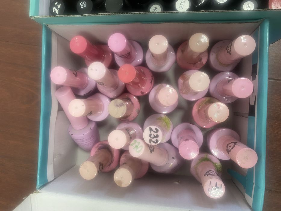 Гель лак б/у 80 штук продам