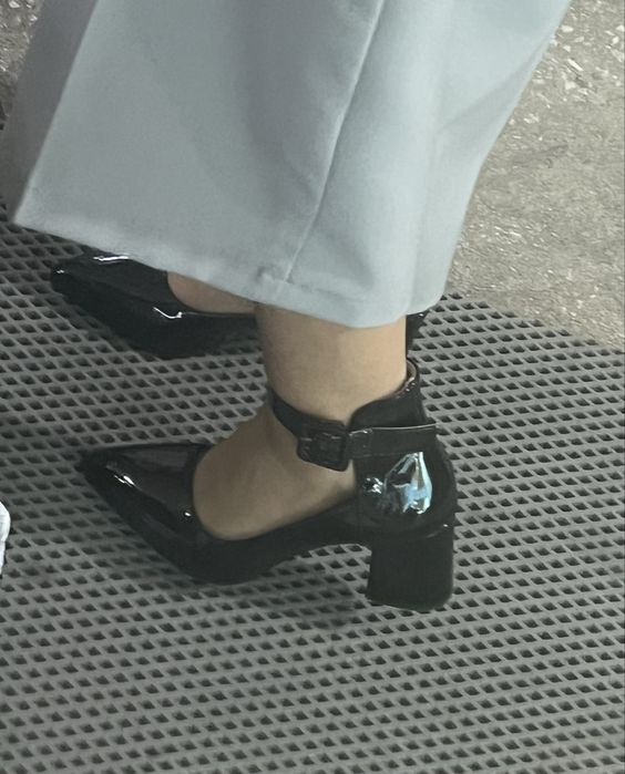 Каблук черный устойчивый