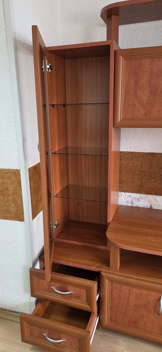 Продавам секция за всекидневна или малък хол.В много добро състояние.Размери 170/180 см.