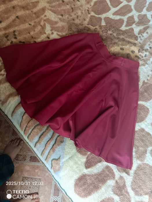 Юбка вишнёвого цвета