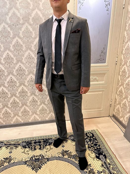 Продаю костюм новый