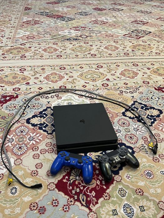 Playstation 4 slim