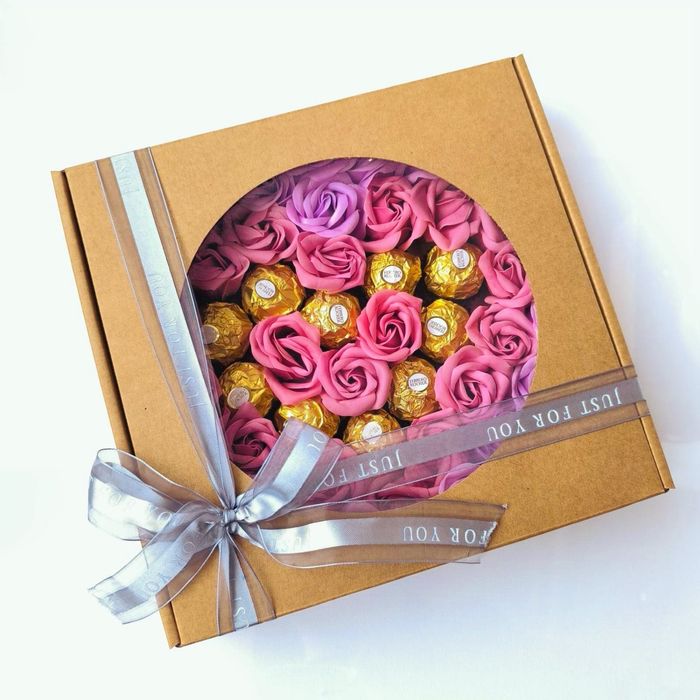 Луксозен подарък от сапунени цветя и бонбони, св.Валентин, Рожден ден