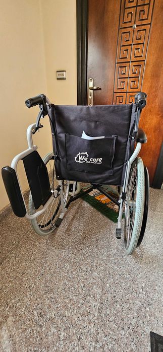 Сгъваема инвалидна количка в отлично състояние