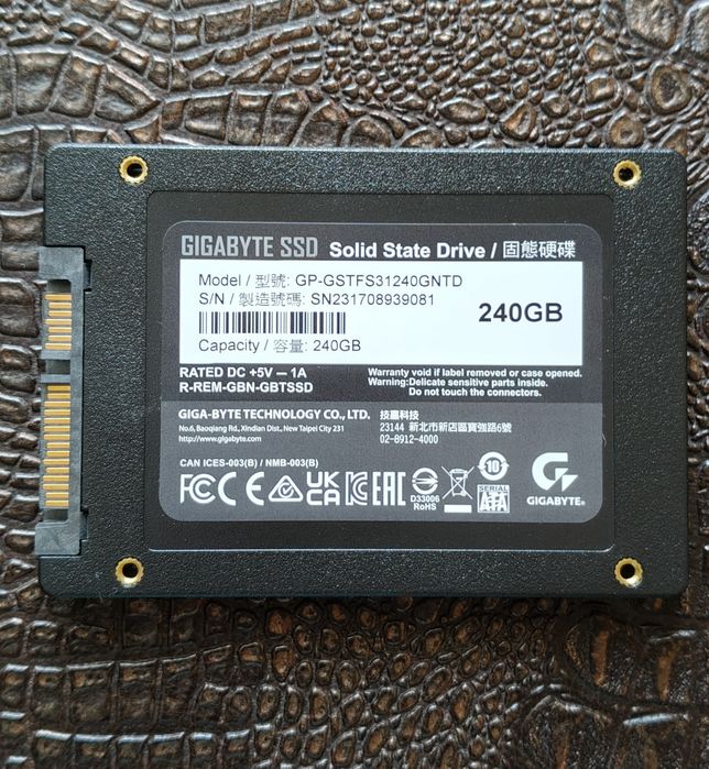 SSD диск 240Гб Gigabyte
