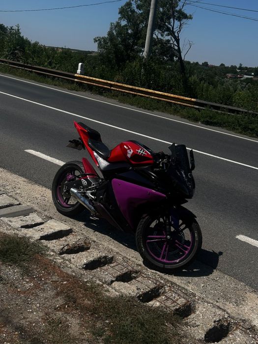 Vand yamaha yzf r125 cu set de 180