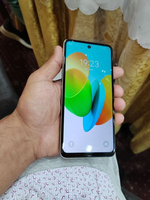 Tecno Spark 20 c. 128 pamyat