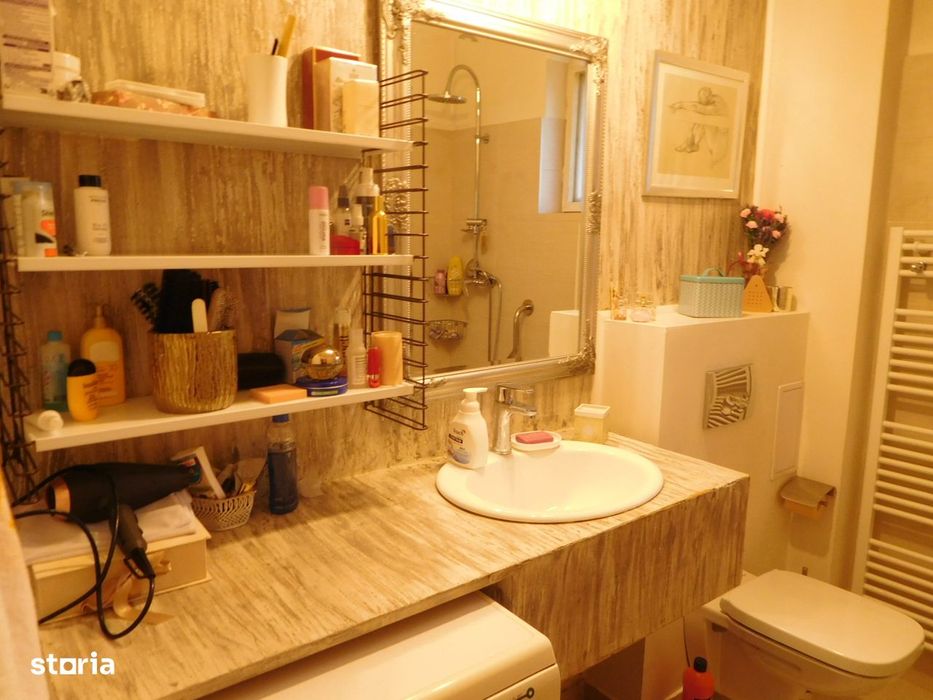 Apartament 6 camere, garaj și grădină în Centru