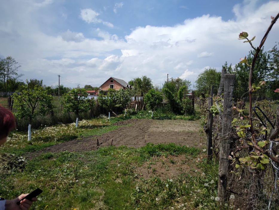 Teren si casa de vanzare Lespezi - Bursuc Deal