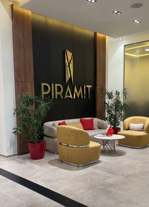 Piramit.        Tower