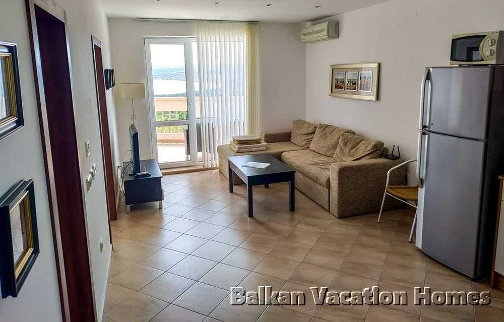 Тристаен апартамент с невероятна морска панорама в Бяла