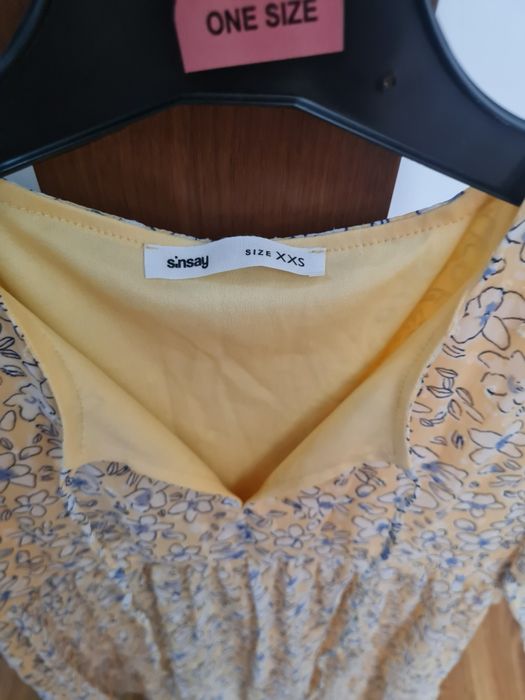 Vând rochii tot ce este în imagine 100 de lei