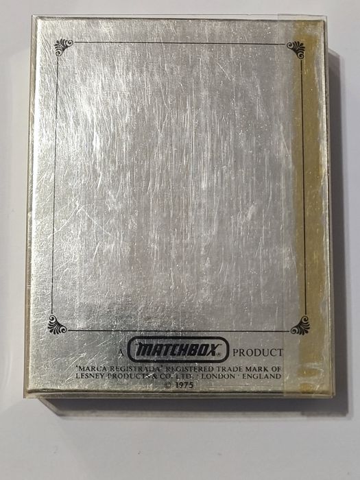 Сребърни монети и сребърен юбилен герб Елизабет 2