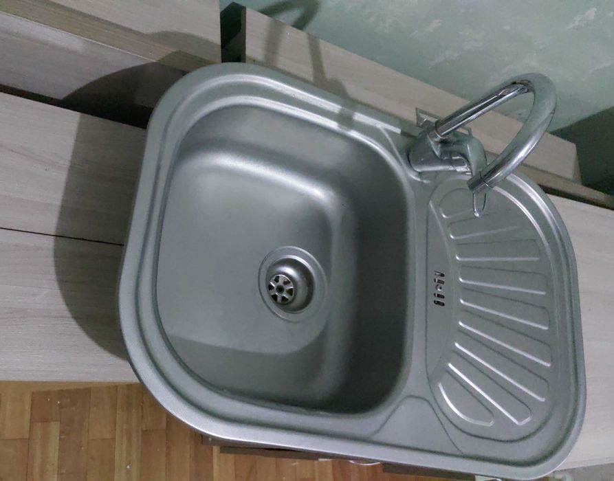 Продам кухонную мойку
