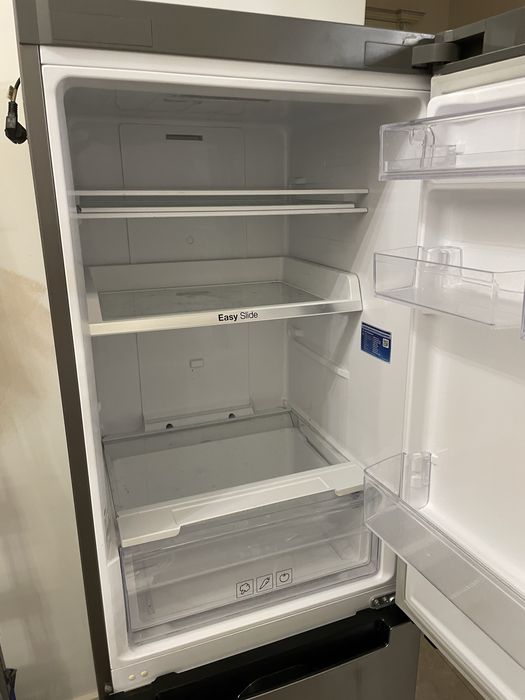 Samsung холодильник почти новый